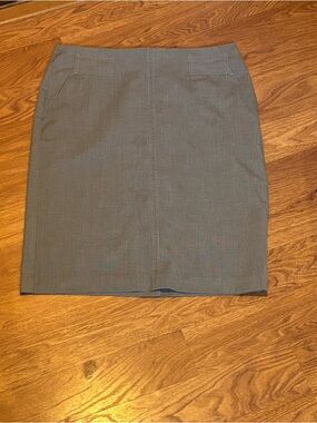 Banana Republic Classic Women's Pencil Skirt in Gray